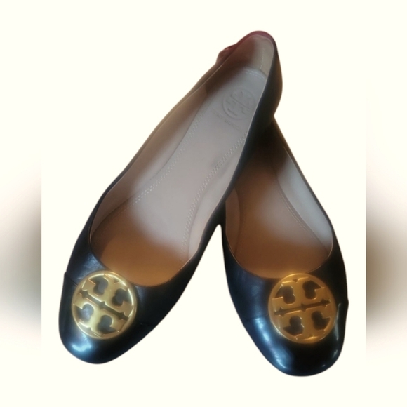Tory Burch Chelsea Cap-Toe Leather Black Ballet Flats with Brass TB Logo Sz 6 - Picture 5 of 8